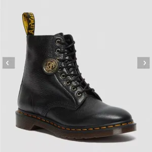 NEW Dr. Martens 1460 Pascal Buckingham Leather Lace Up Boots Men’s 7 Women’s 8