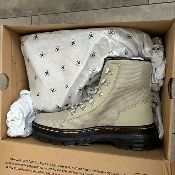 NEW Dr. Martens Combs poly casual boot in stone color size 7