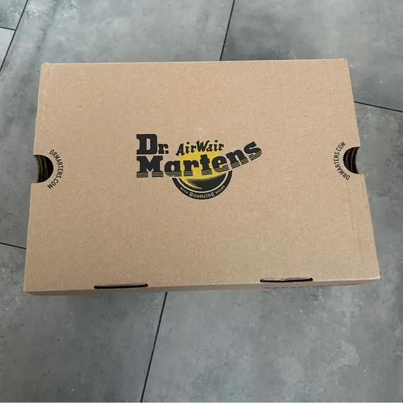 NEW Dr. Martens Combs poly casual boot in stone color size 7