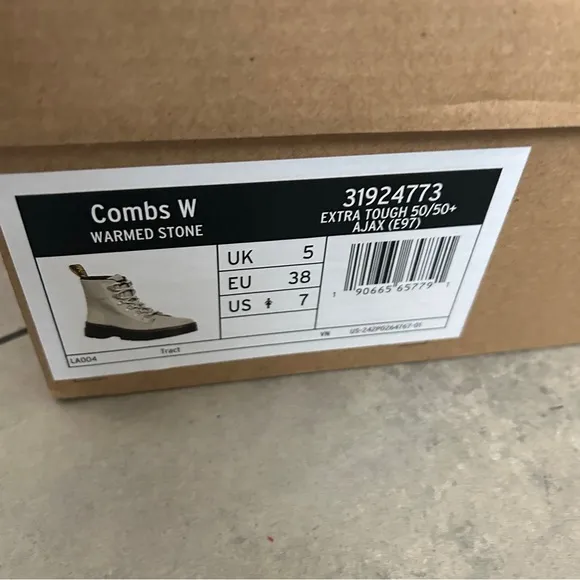 NEW Dr. Martens Combs poly casual boot in stone color size 7