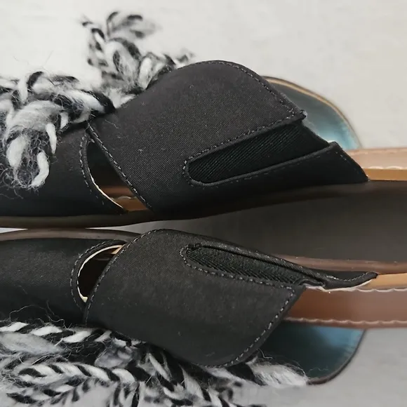 NEW Frances Valentine Trez Nylon Black White Yarn Sandals Size 9