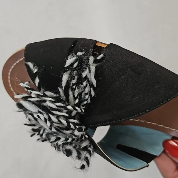 NEW Frances Valentine Trez Nylon Black White Yarn Sandals Size 9