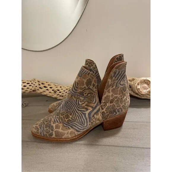 New Free People Animal Charm Double V Ankle Boots Size 37.5
