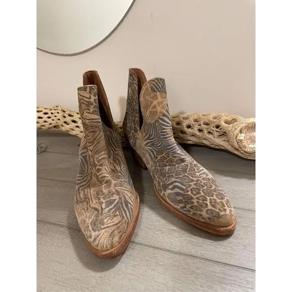 New Free People Animal Charm Double V Ankle Boots Size 37.5