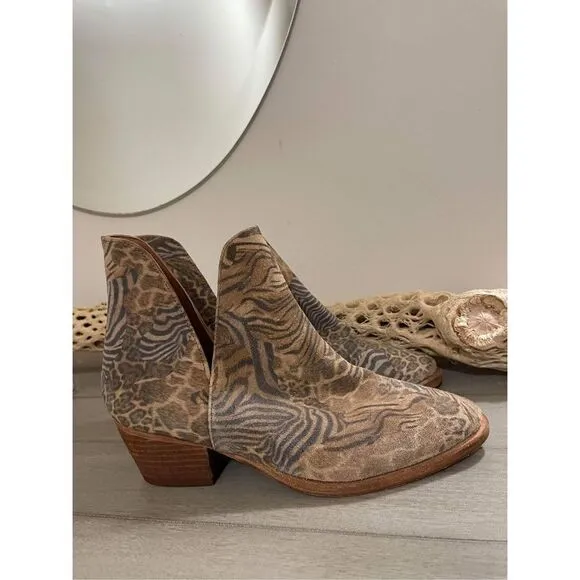 New Free People Animal Charm Double V Ankle Boots Size 37.5