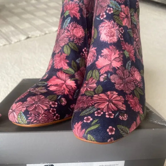 NEW in Box! CUTEST BOOTS ON THE PLANET! SZ 10 Indigo Sky by LOFT! 🥾🥾🥾🥾🥾🥾