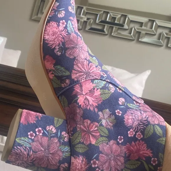 NEW in Box! CUTEST BOOTS ON THE PLANET! SZ 10 Indigo Sky by LOFT! 🥾🥾🥾🥾🥾🥾