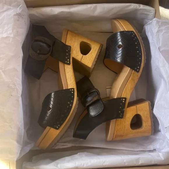New In Box Dansko Odele Black Tumbled Calf