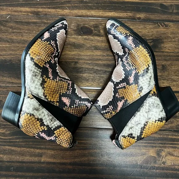 New Marc Fisher snake skin ankle boots size 5 colors black, tan, cream, and Pink