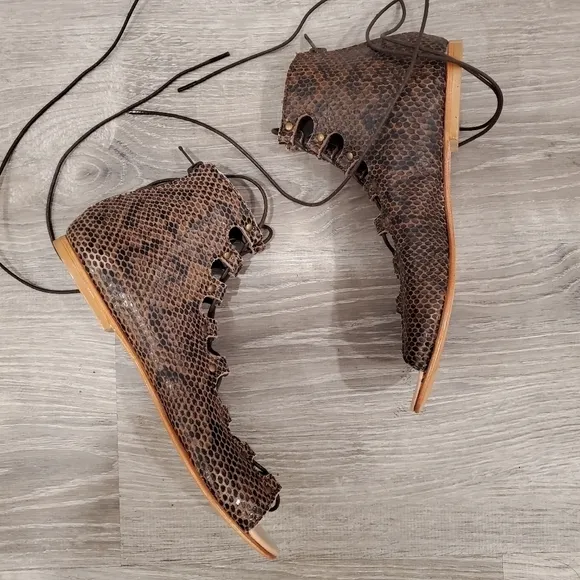 NEW Matisse Farrel Sandals Brown Snake Print
