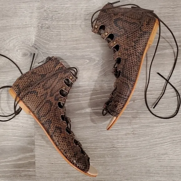 NEW Matisse Farrel Sandals Brown Snake Print