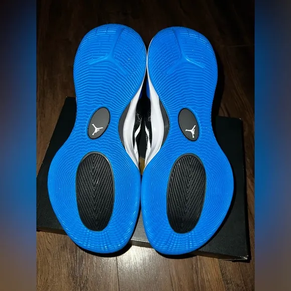 NEW Men’s Size 11 Nike Jordan Zoom Separate Shoes. White/Photo Blue/Black.
