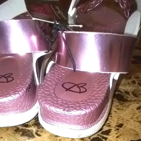 New Metallic Pink Sandals Girls Size 2/4