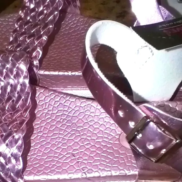 New Metallic Pink Sandals Girls Size 2/4