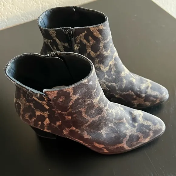 NEW PAUL GREEN GRAY CHEETAH SOFT ANKLE BOOTS