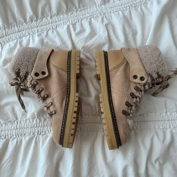 *NEW* See By Chloe Suede Lace Up Hiking Boot (Sz 38/ 7.5)