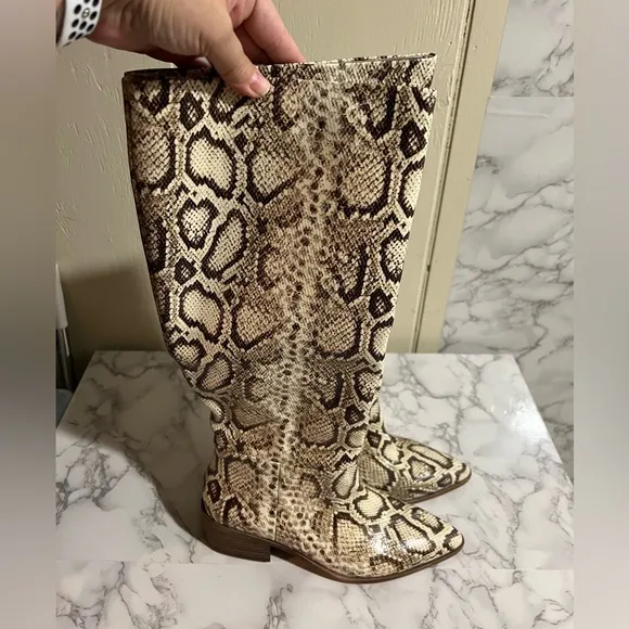 NEW Vince Camuto Beaanna Boots Tall Knee High Snake Embossed Leather Women Sz 7