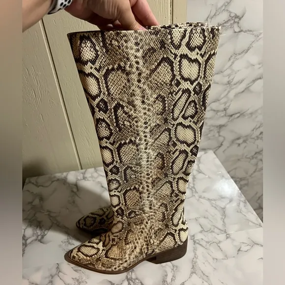 NEW Vince Camuto Beaanna Boots Tall Knee High Snake Embossed Leather Women Sz 7