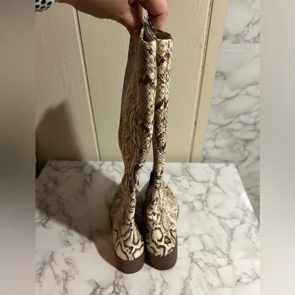 NEW Vince Camuto Beaanna Boots Tall Knee High Snake Embossed Leather Women Sz 7