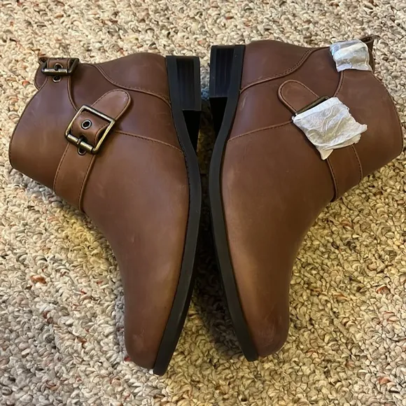 NEW Vionic Brown Logan Ankle Boot Size 6
