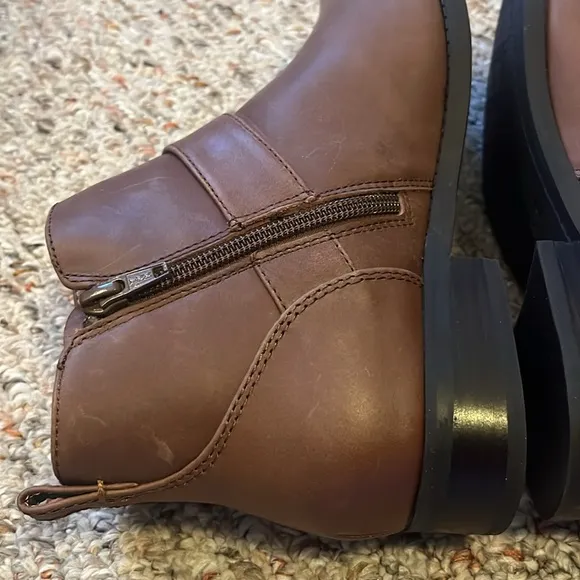 NEW Vionic Brown Logan Ankle Boot Size 6
