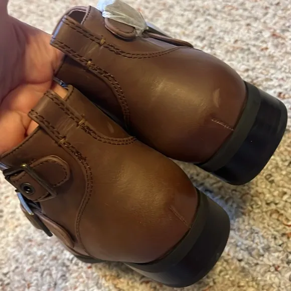 NEW Vionic Brown Logan Ankle Boot Size 6