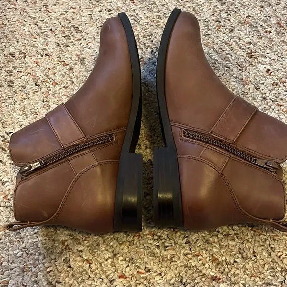 NEW Vionic Brown Logan Ankle Boot Size 6