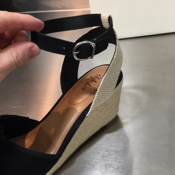 New WB Woman’s Style &amp; Co Heeled Sandals