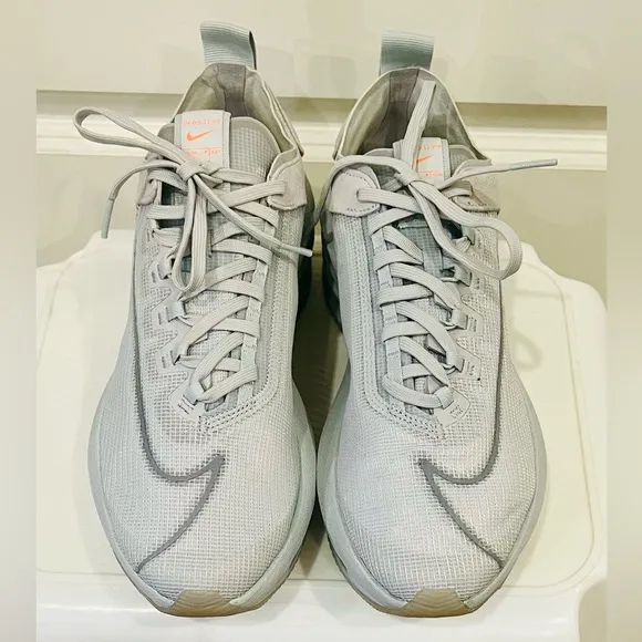 NEW Women’s Nike Air Running Sneakers - Limited Edition - Gray - Size 9