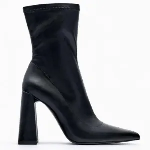 New! Zara Black Women's Sz 8, black Ankle side zipper Boots.