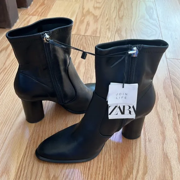 New! Zara SZ 6, black leather heeled zippered ankle boots.