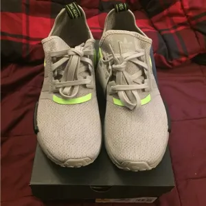 NIB Adidas NMD_R1 Signal Green Men's Athletic Shoes EH0044 Size 9