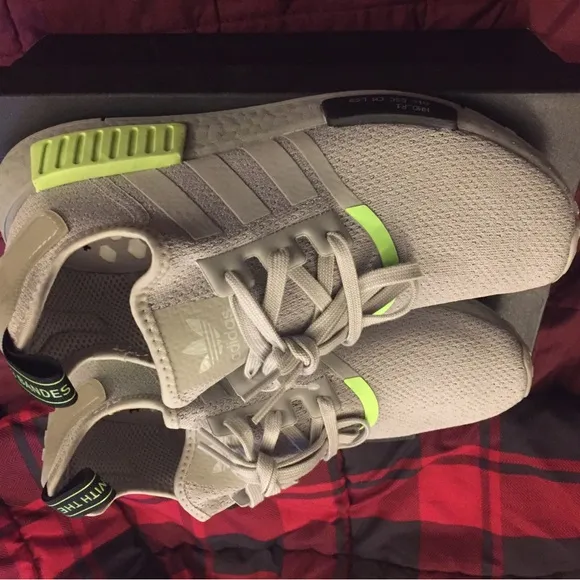 NIB Adidas NMD_R1 Signal Green Men's Athletic Shoes EH0044 Size 9