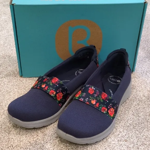 NIB Bzees Navy Gracie Floral Slip-On Shoes Women's size 8.5