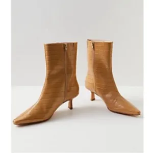 NIB Free People Intentionally crocodile embossed tan Ankle Boots size 8