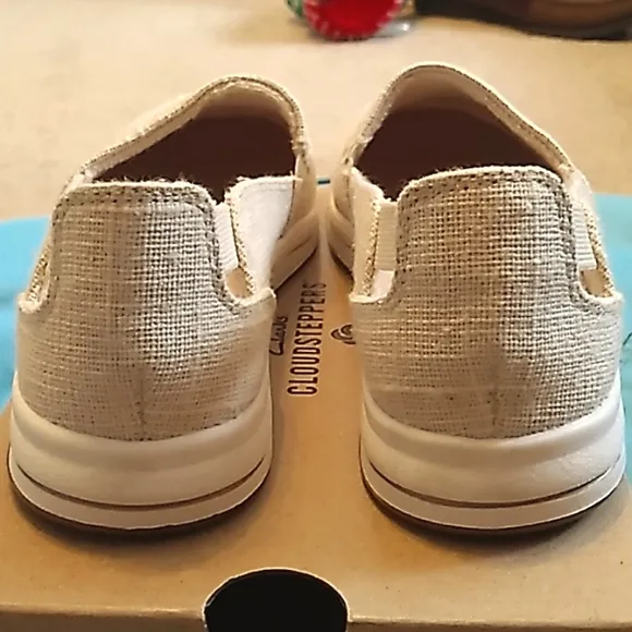 NIB Women's Carks Cloudsteppers tan slip on shoes size 6.5