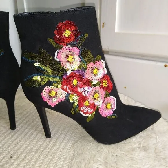 NIB 7.5 embellished black boots with sequins