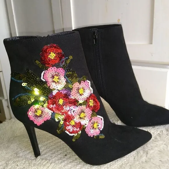 NIB 7.5 embellished black boots with sequins