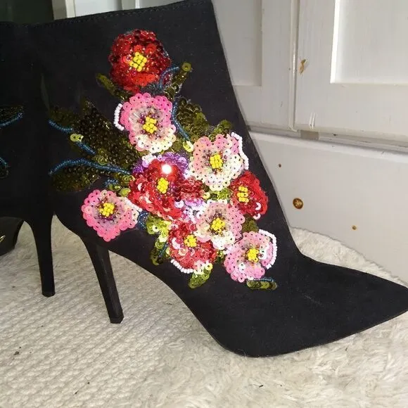 NIB 7.5 embellished black boots with sequins