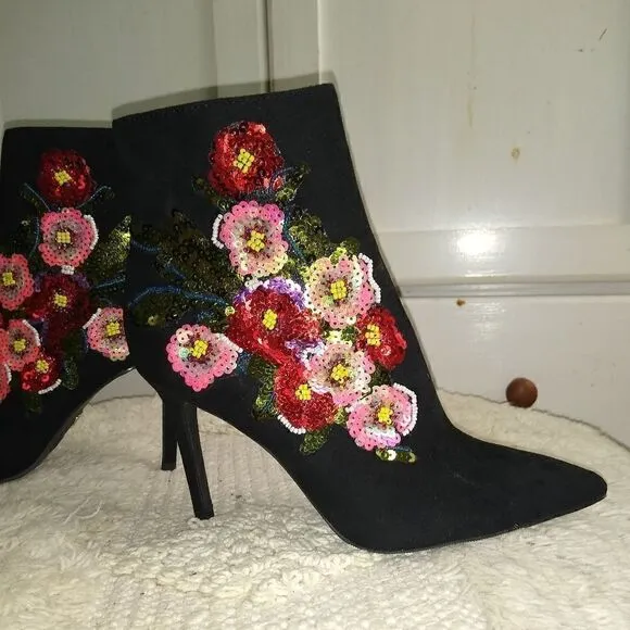 NIB 7.5 embellished black boots with sequins