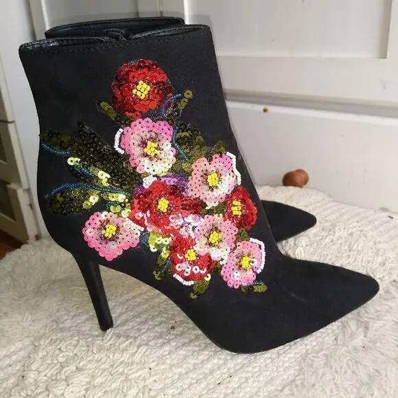 NIB 7.5 embellished black boots with sequins