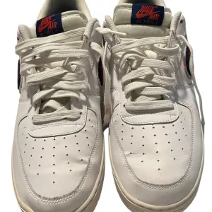 Nike Air Force 1 '07 LV8 Chenille Swoosh Red White Men Shoes 823511-106 Size 11