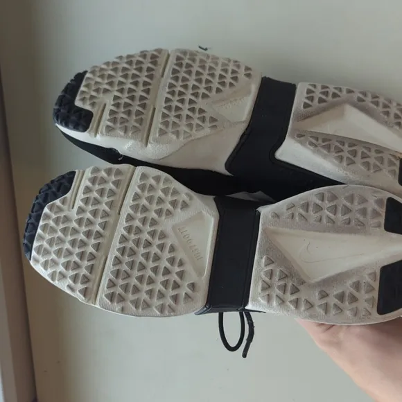 Nike Air Huarache Black &amp; White Youth‎ Athletic Shoes Size 6