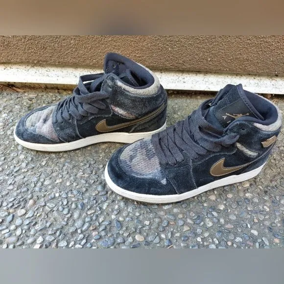 Nike Air Jordan 1 Retro High Heiress Camo Kids Athletic shoes Sneakers Size 5Y