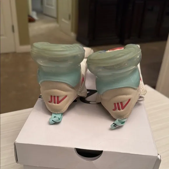 Nike Air Max 270 White and Red Athletic Shoes