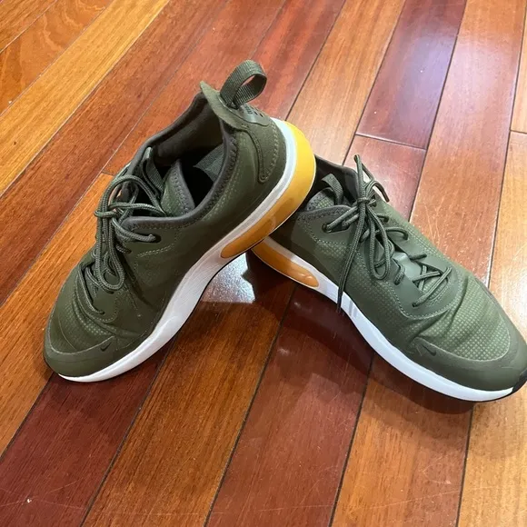 Nike Air Max Dia Trainer Medium Olive Green Color-Size 8
