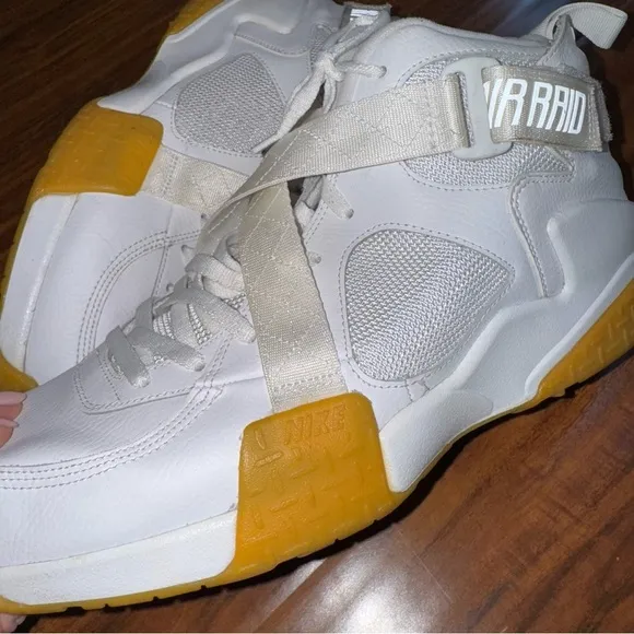 Nike Air Raid Athletic Shoes White Gum Bottom Men's size 13 DJ5974 100