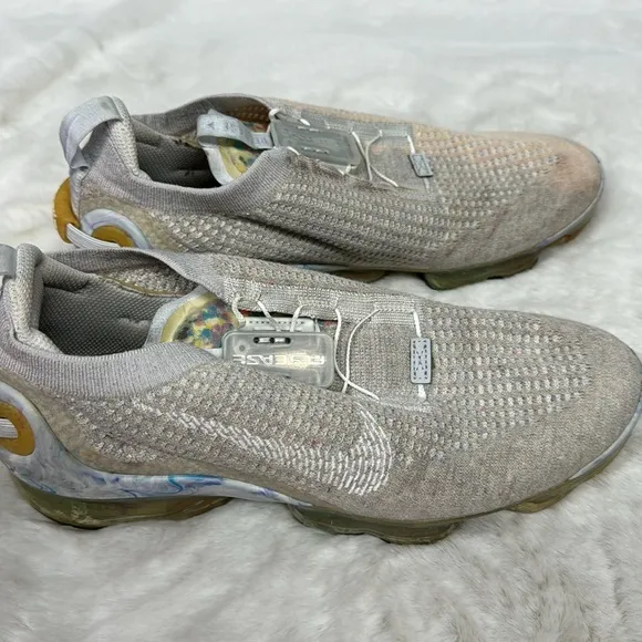 Nike Air VaporMax Flyknit Summit White CJ6740-100 Size 9.5 athletic sporty