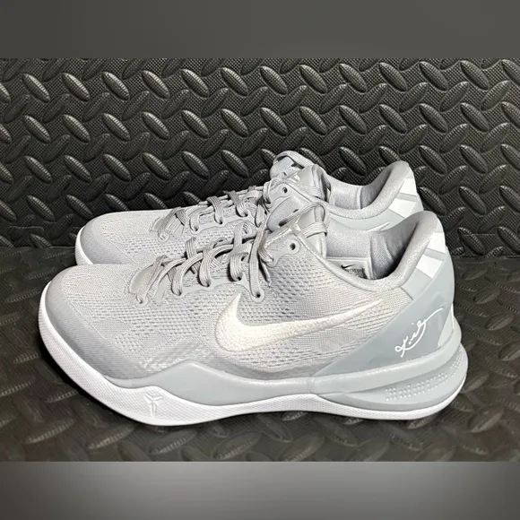 Nike Athletic Basketball‎ Shoes Gray Mens Size 7 Womens Size 8.5