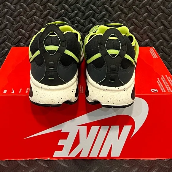 Nike Athletic Running Shoes‎ Black Green Size 11.5